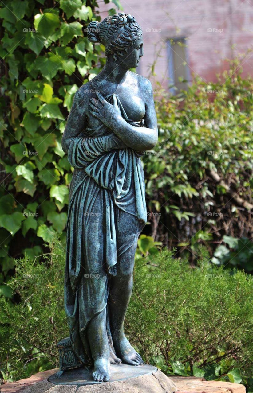 sculpture statue art woman