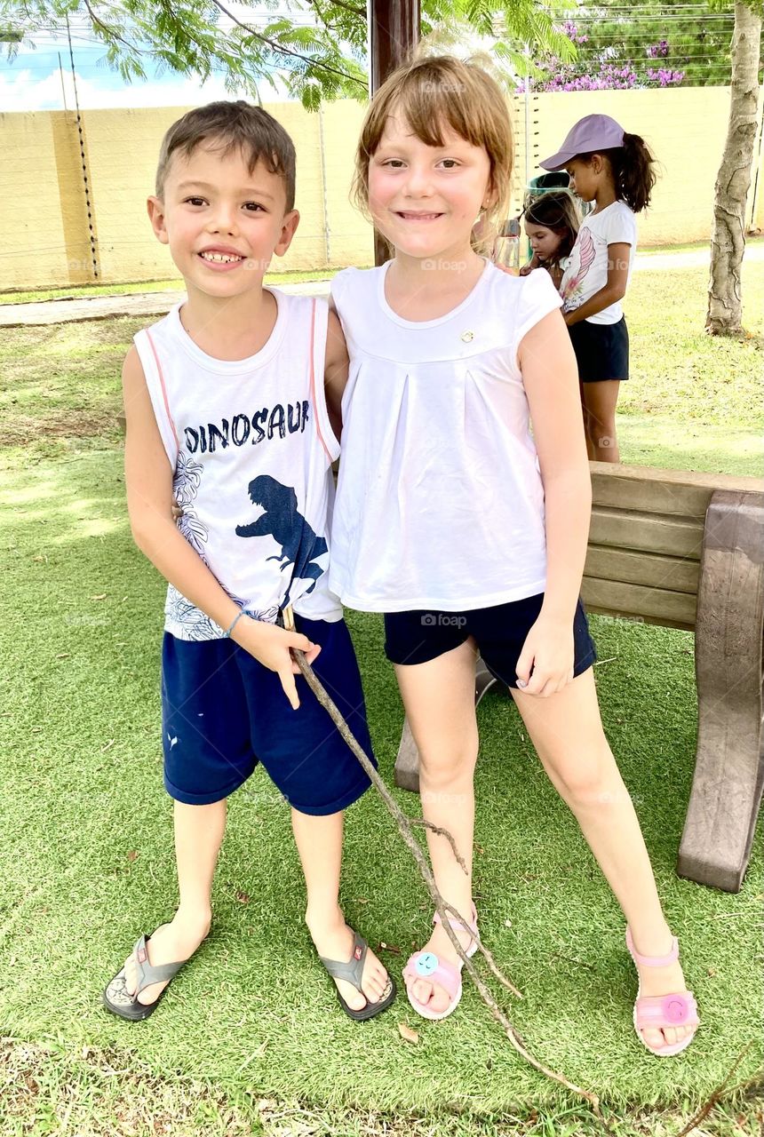 Passar o dia brincando com essas duas crianças é bom demais!
Primos que mais parecem irmãos! Como isso é bom…
❤️💙
Família