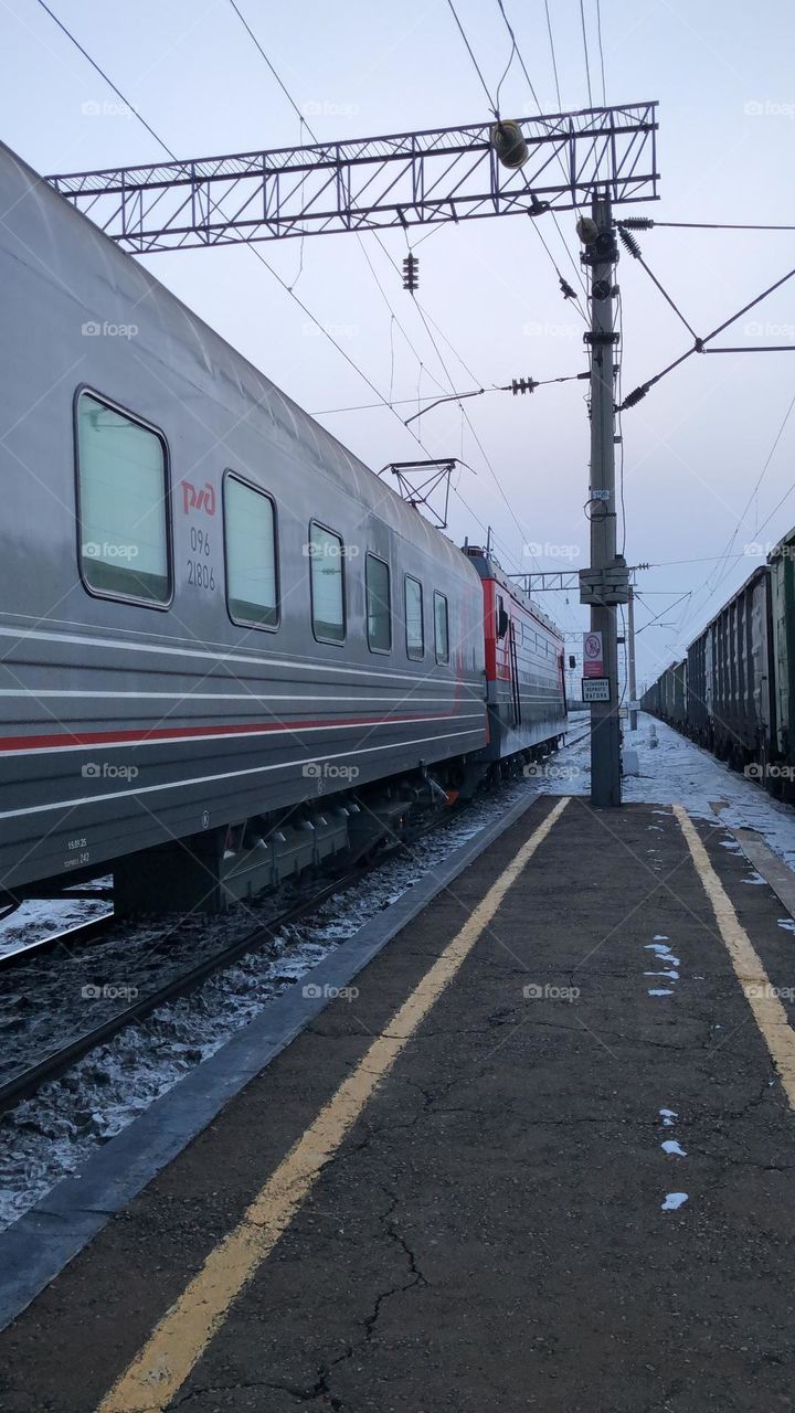 Поезд на станции 🚉