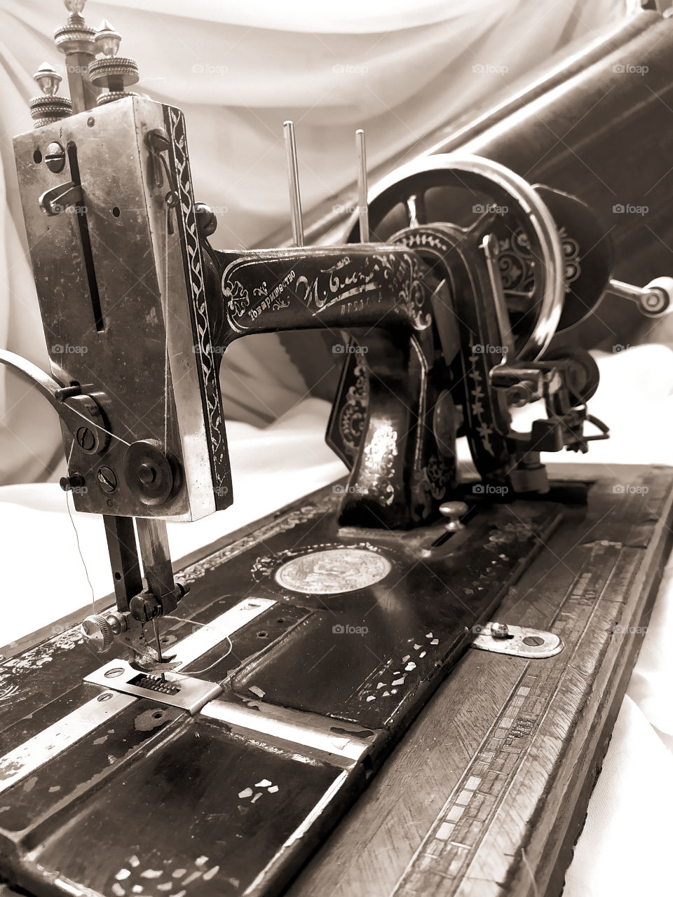 Manual sewing machine