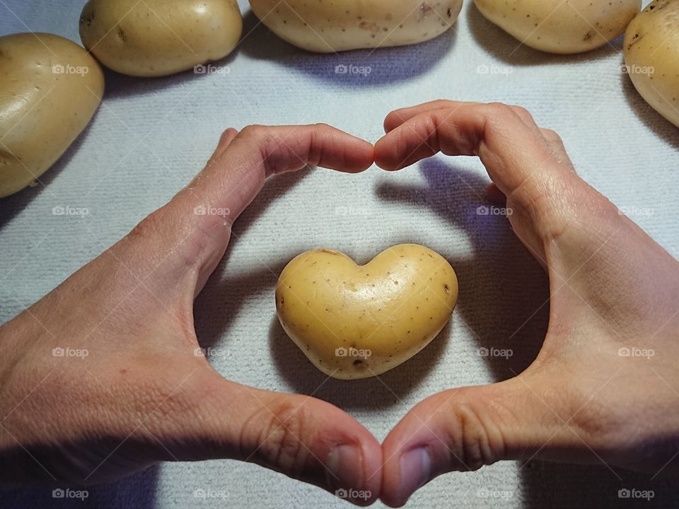 Heart-shaped potato heart gesture vers. 2
