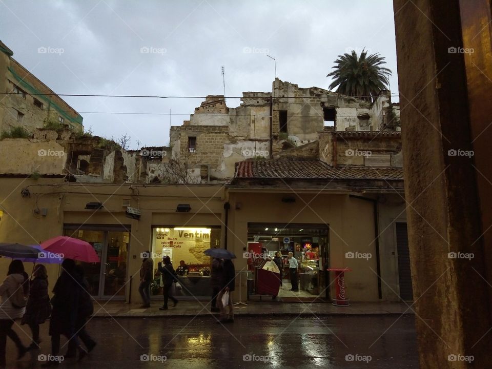 Aspettando Noè in un giorno di pioggia