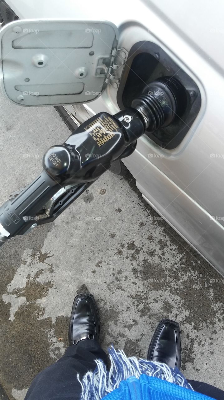 fill up, premium fuel only!