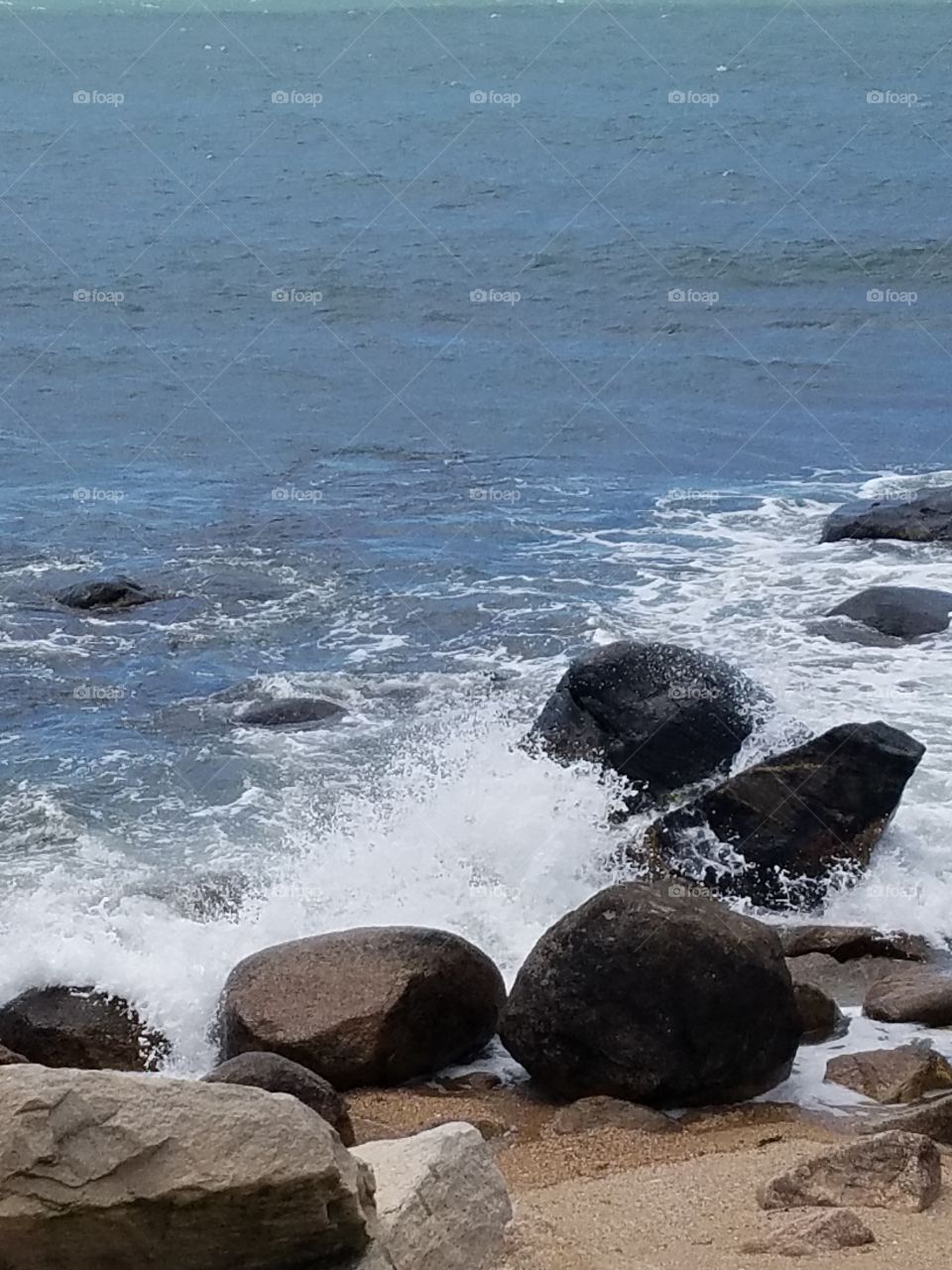 Wave splashing on rocks