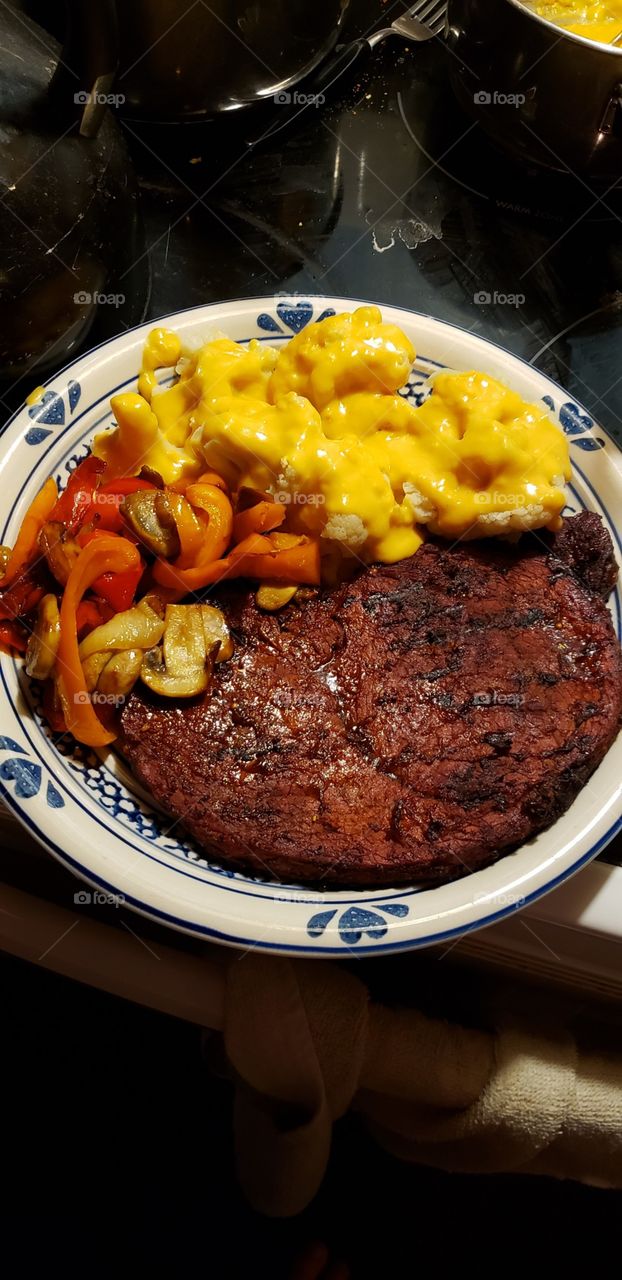 smoked sirloin steaks with vegies and cheese sauce