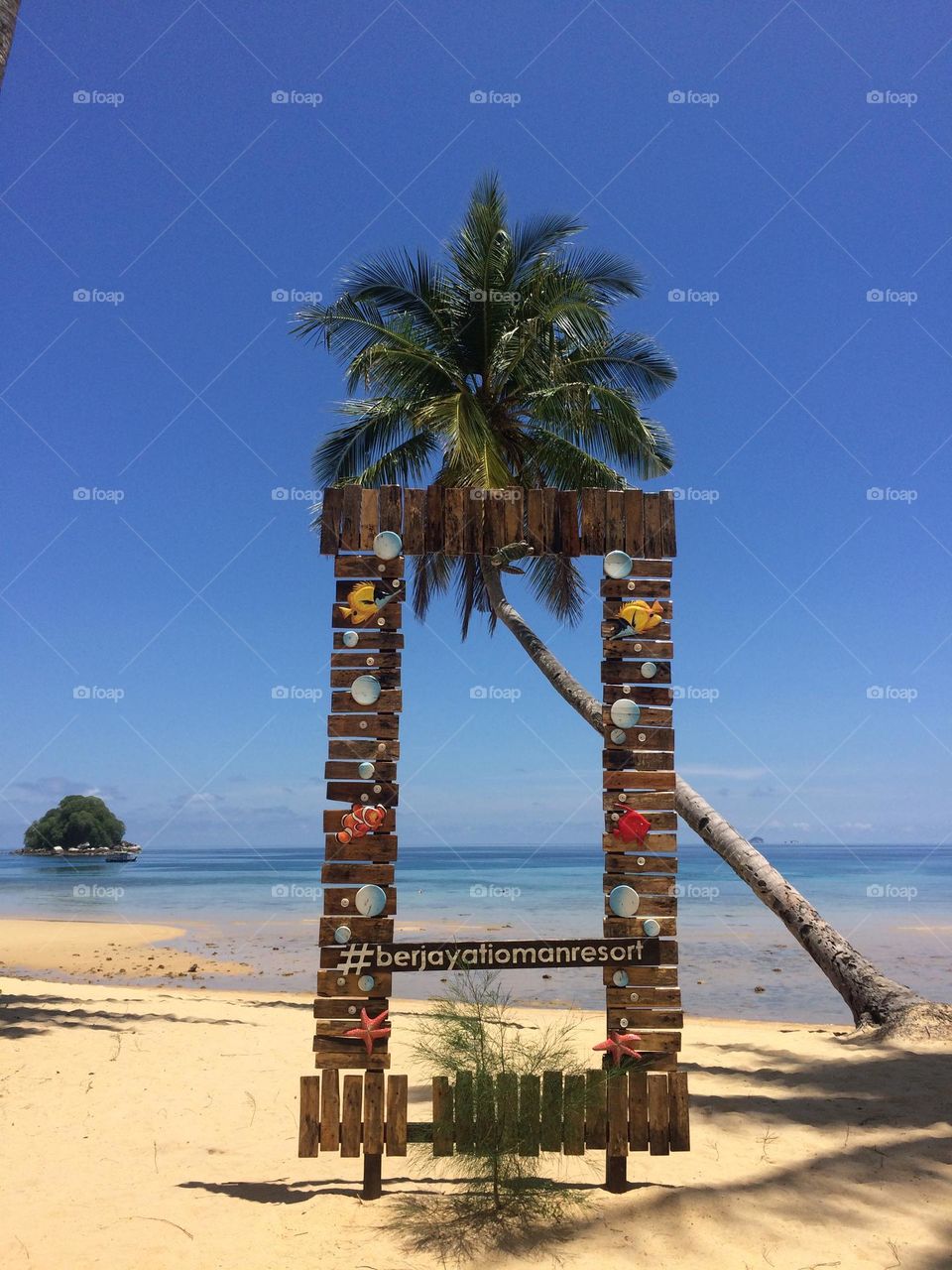 Panoramic coastline and island views and beautiful resort photo-opts on Tioman island. 