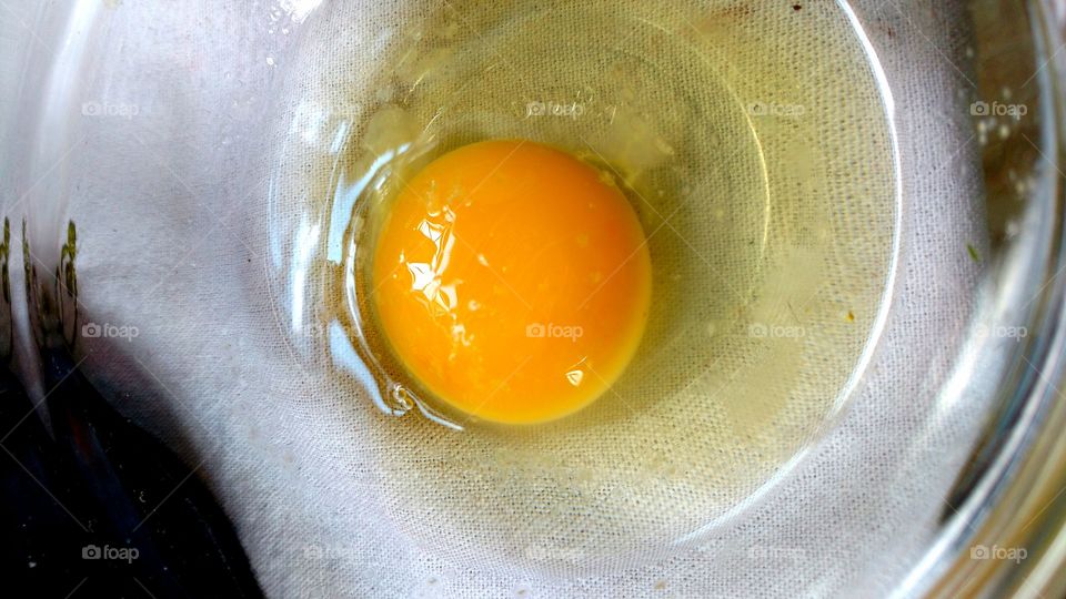 Ovo: gema e clara.
