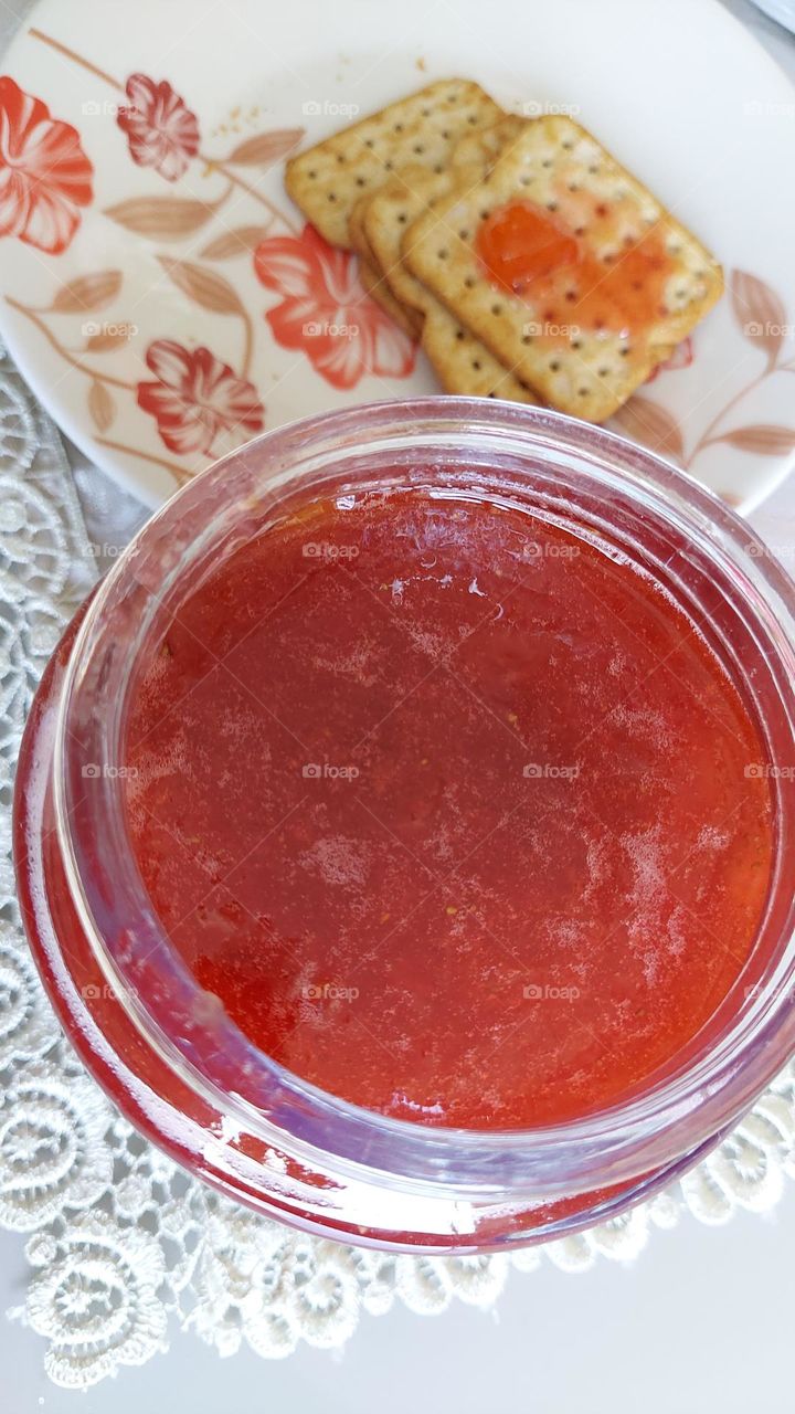 Doce geleia de morango e ameixa, uma iguaria indescritível!