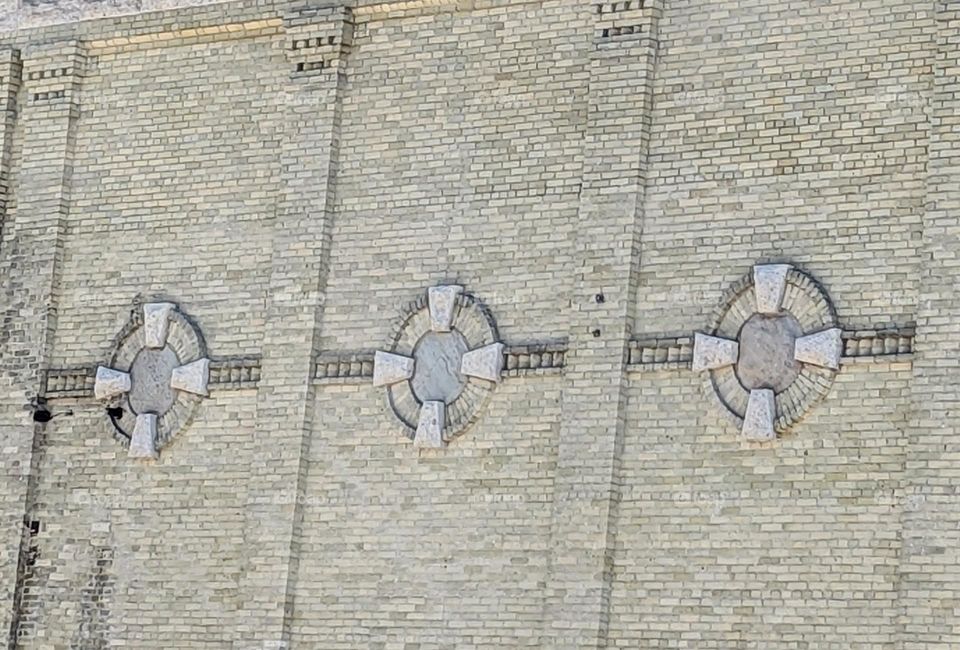 decorative circles on the building