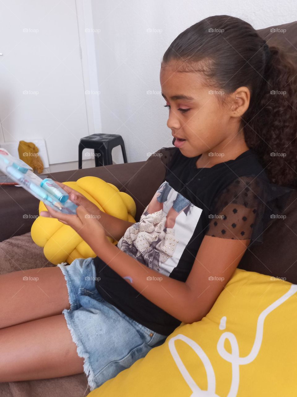 Material Escolar. É o conjunto de materiais usados pelos alunos durante as aulas. Por se tratar de um recurso visual, o material didático é fundamental para o aprendizado dos alunos.