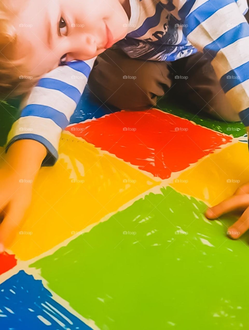 Hey, are you there? Yeah, yourself! Want to play coloring with me? 😊😊
Ei, você a� É, você mesmo! Quer brincar comigo de colorir ? 😊😊