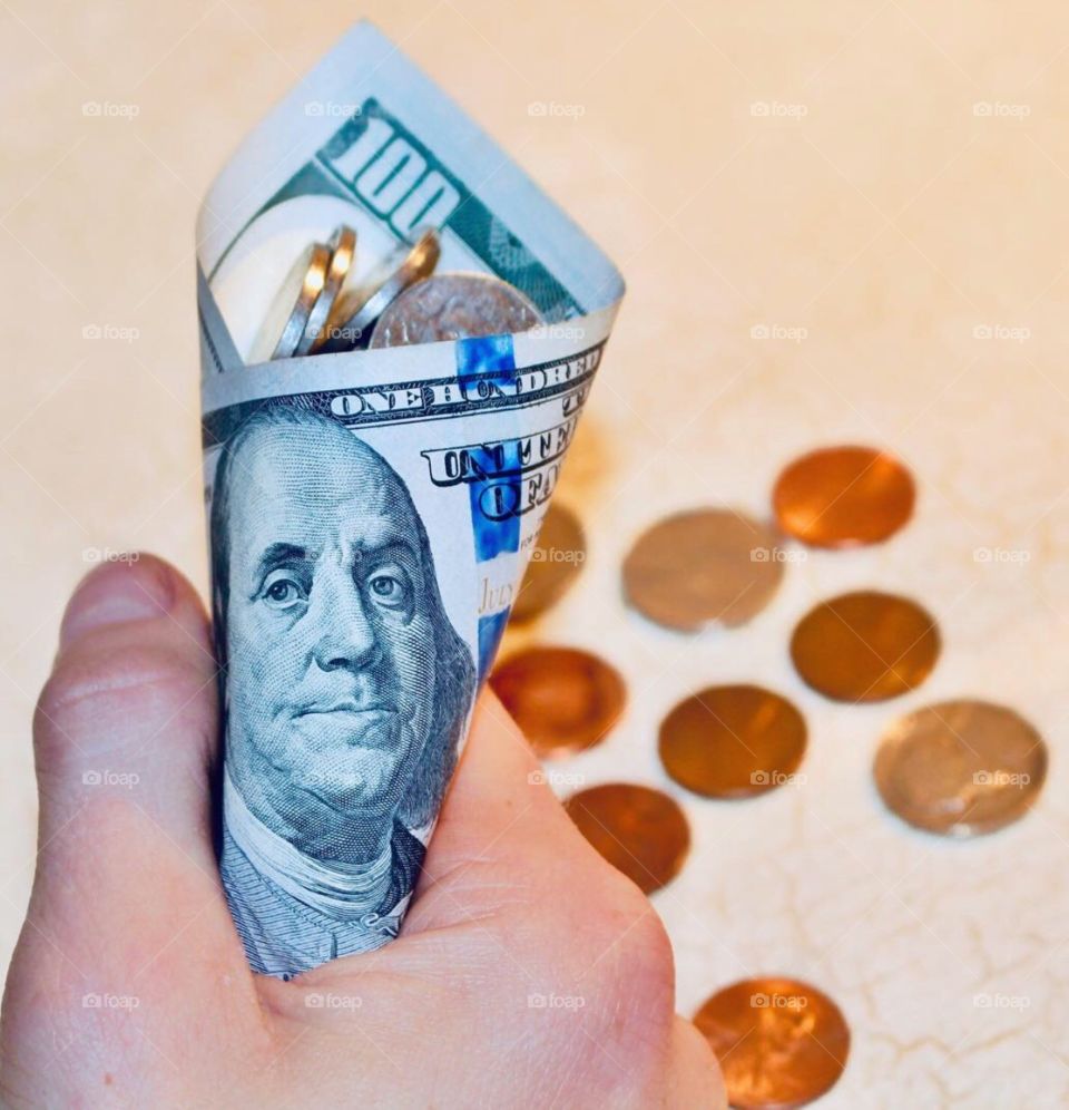 Making money, saving money, American currency, dollars, bills, coins, change, pennies, nickels, dimes, quarters 💰