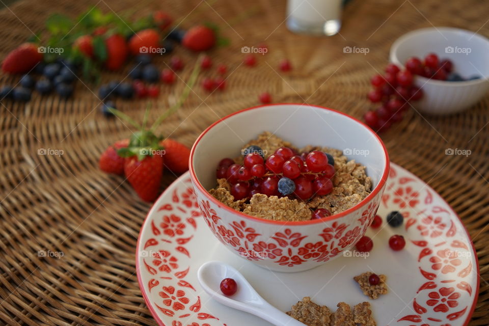 Do you want some summer breeze? No matter what time of the year season it is. Enjoy healthy wheat flakes with milk and berries for breakfast'!