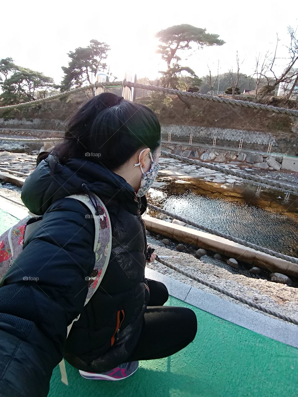 as we're walking the fresh air and the sounds of water that flowing in this beautifull rivers really catch our attention. so i took pictures for u to see it but so sad i have no one to hold it for me. so i cant show the whole.