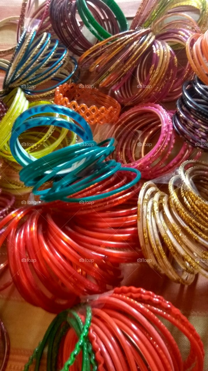 lot of colour fully bangles in women's