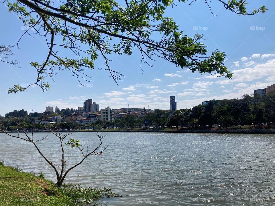 Cinco minutos para espairecer e… sigamos!

Contemplar as águas é muito bom. 
Lago do Taboão-  Bragança Paulista 