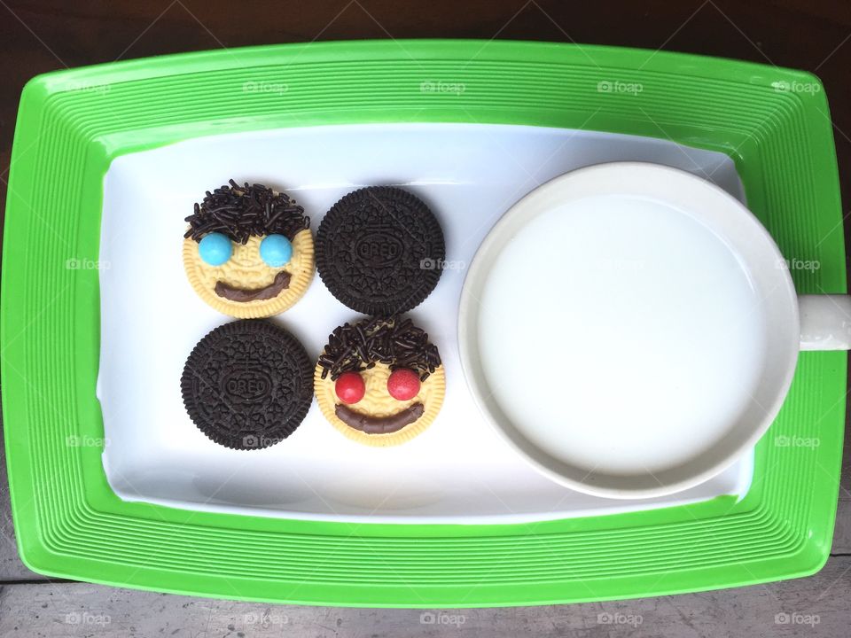 Oreo cookies with milk