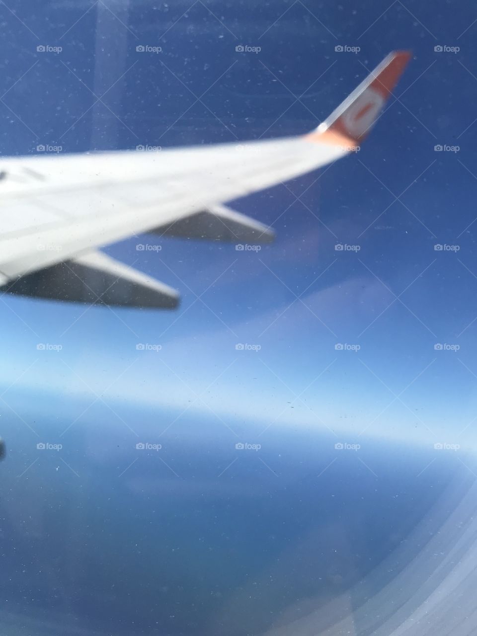 Voando até o próximo destino, voar me faz sentir no céu. 