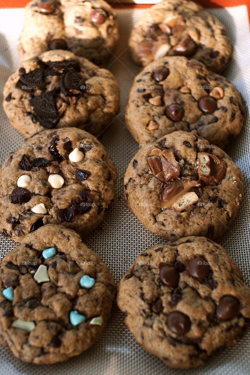 Some big, fat, chunky cookies for an afternoon snack. 