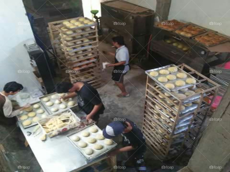 pembuatan roti