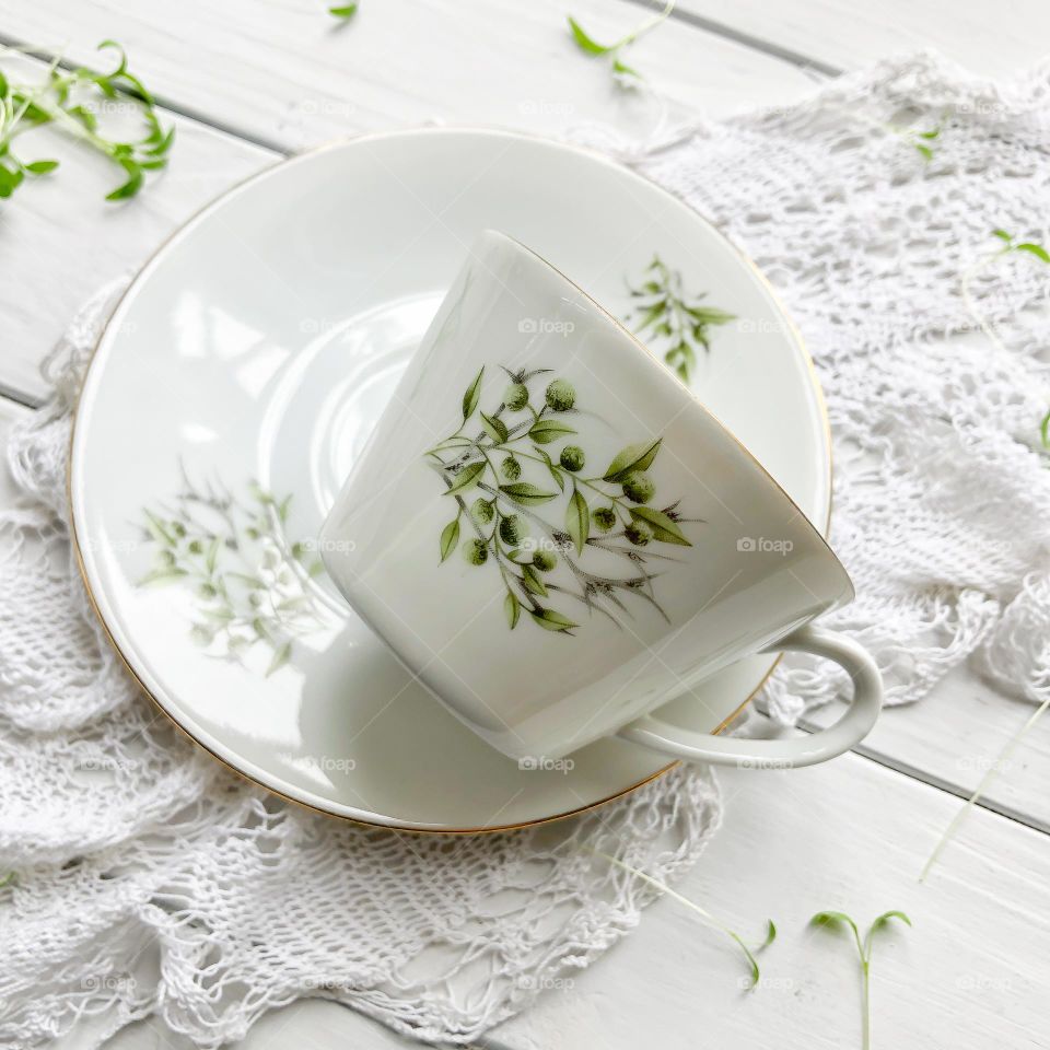 Porcelain tea set with green leaves ornament