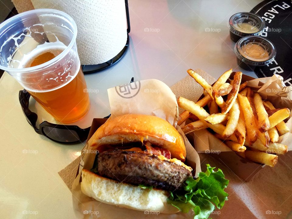 Lunch at D-Luxe Burgers in Disney Springs