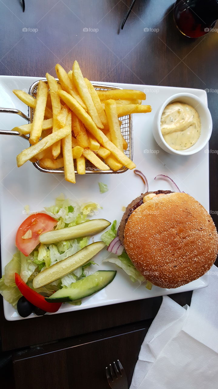 Hamburger with pommeschaute