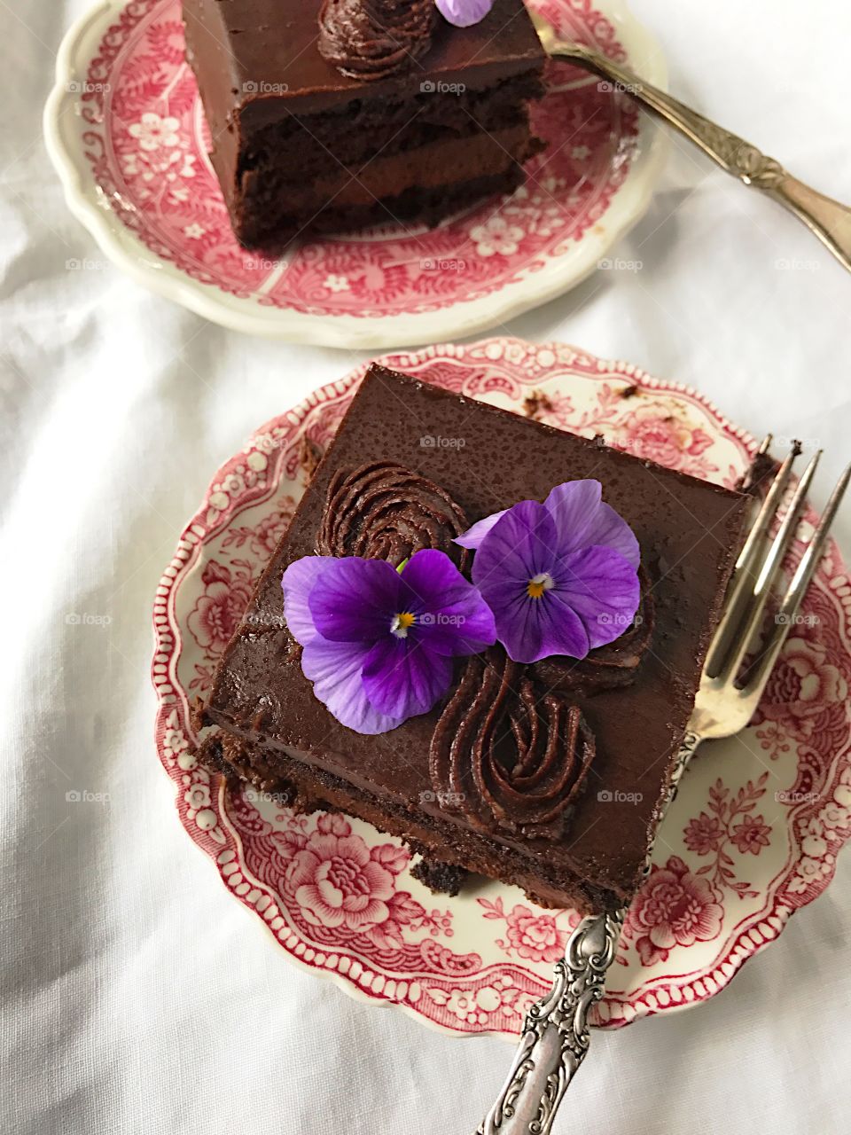 Servings of chocolate cake with pansies