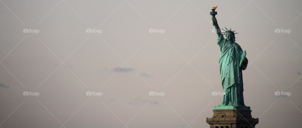 statue ny skyline usa by b3n