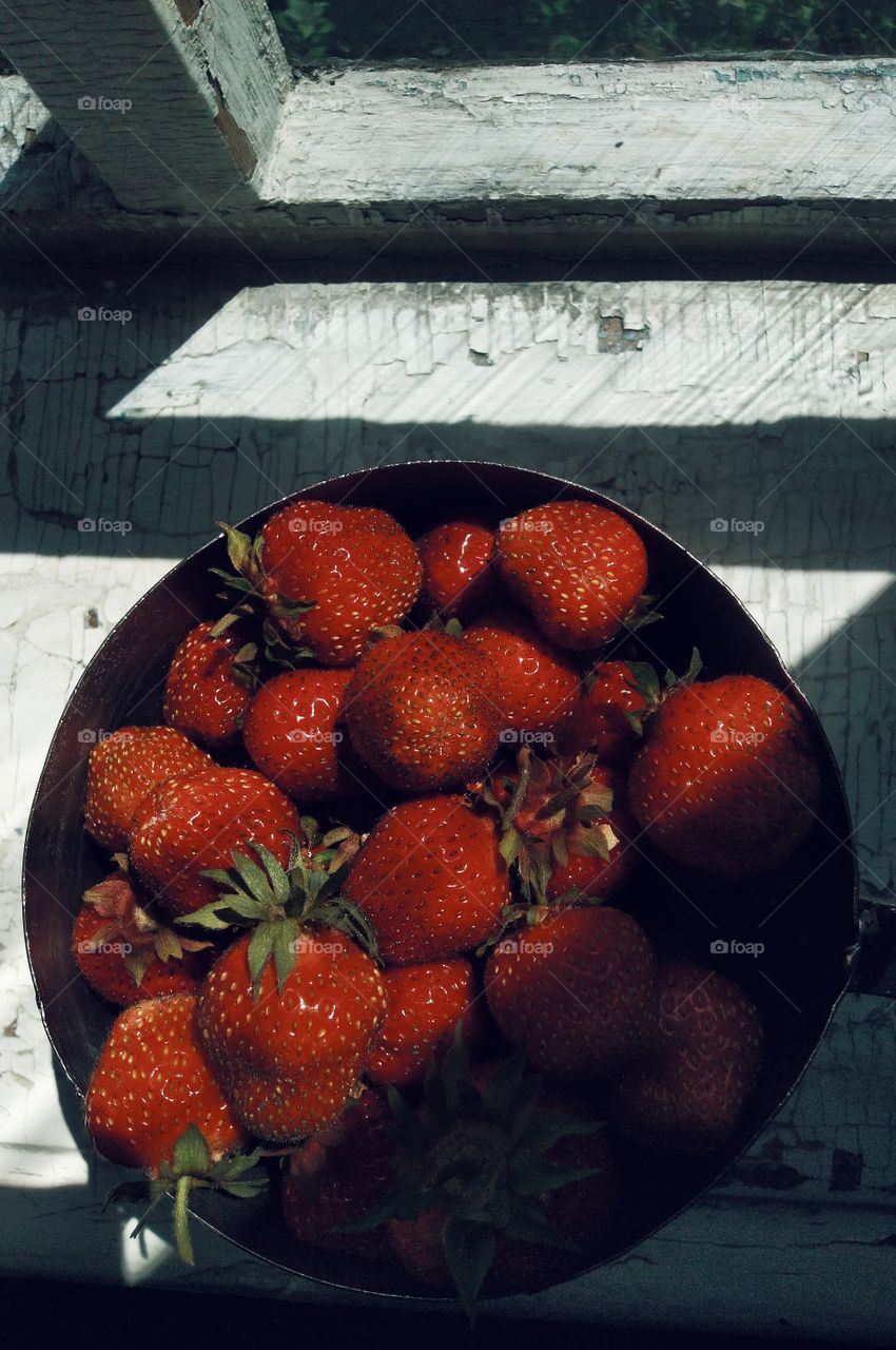 strawberry. hi warm summer.wash it delicious.