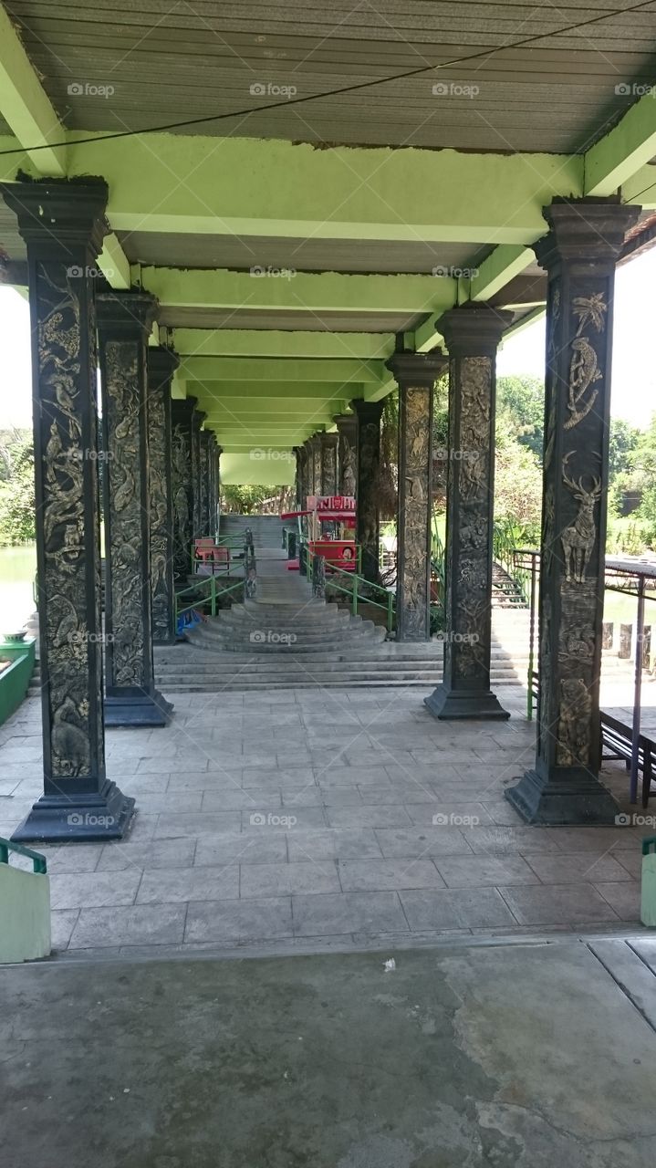 pillar in zoo