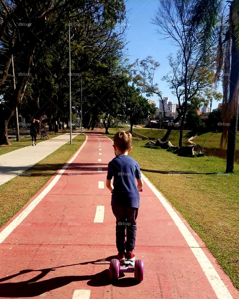 To live is to be on the move! Isn't it nice to think that as long as we're alive, we should always continue to act, seeking, laughing, being happy and enjoying the life within us? Living is not standing still!