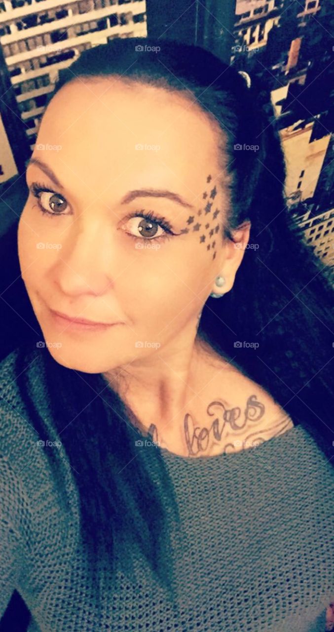 Tattoo artist mommy just having a peaceful Friday and looking forward to the weekend ✌️