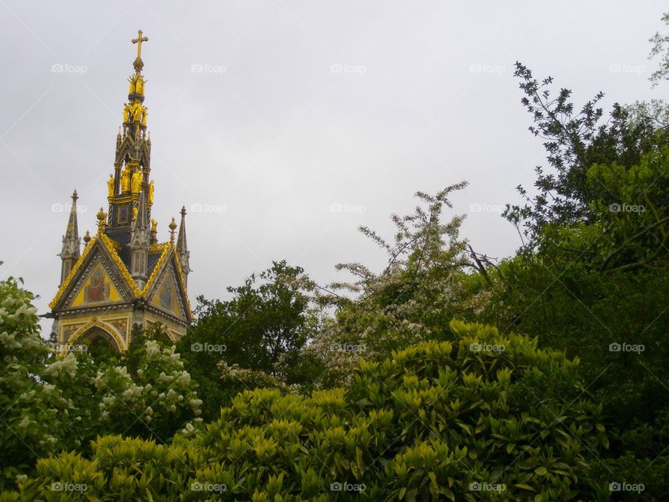 THE KENSINGTON GARDEN AT LONDON, ENGLAND