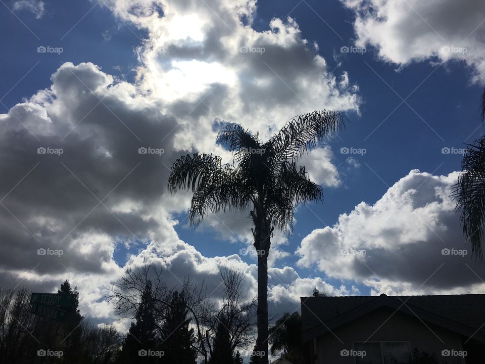 Ermosas nubes y un cielo azul