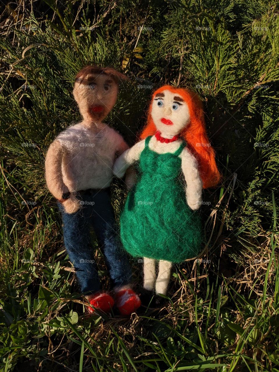 Relax of the couple of woolen dolls
