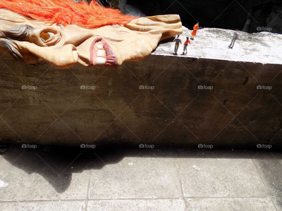 The world of liliput, giant mask