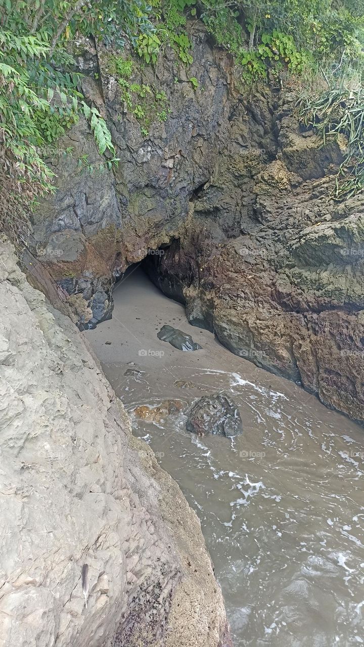Cueva Playa Agujas Costa Rica CentroAmerica propiedad de Osvin
