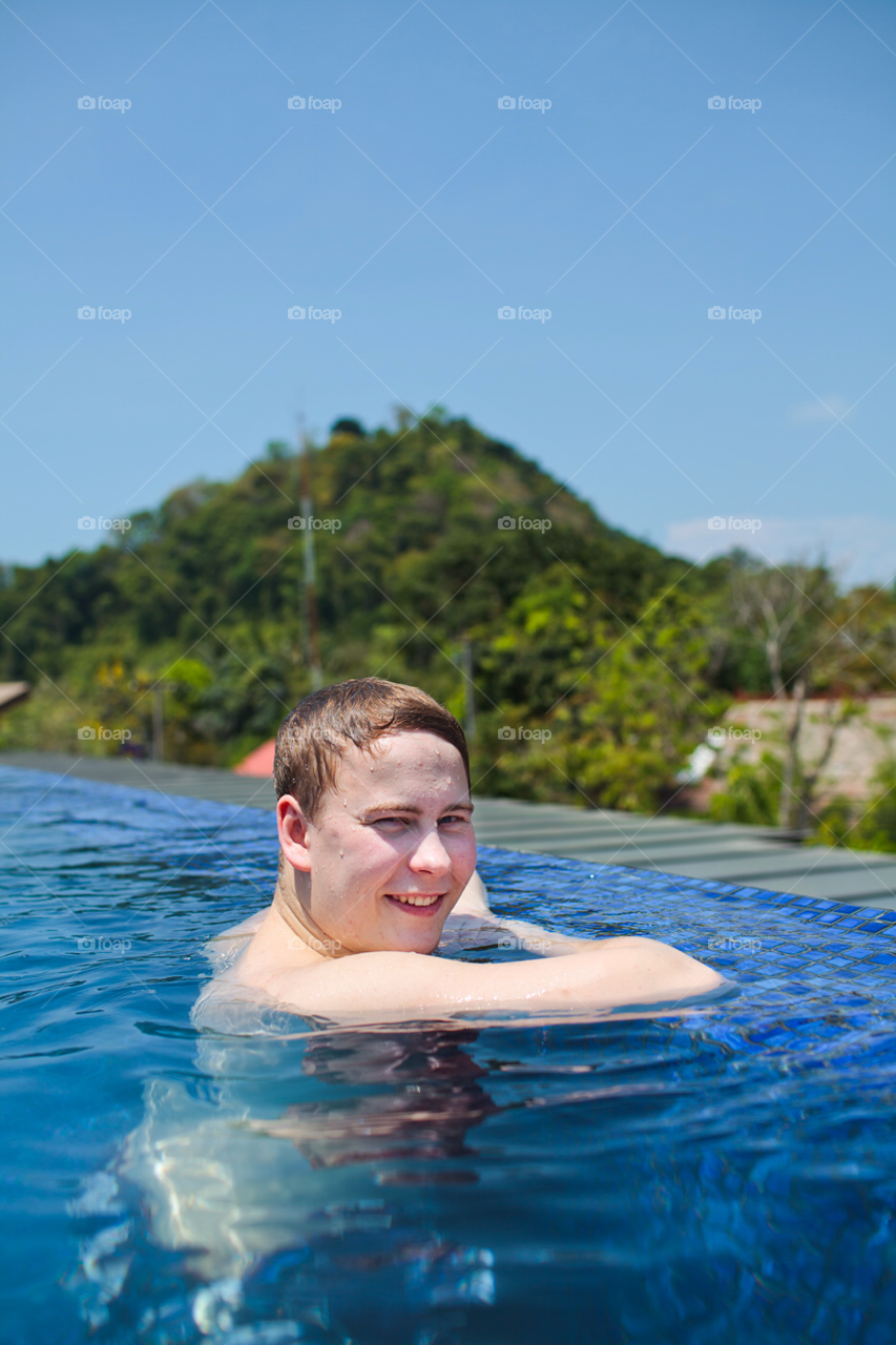 modeldackefjord happy man pool by comonline