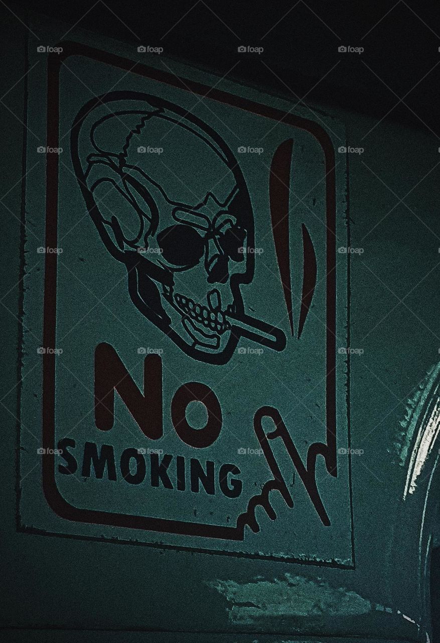 NO SMOKING