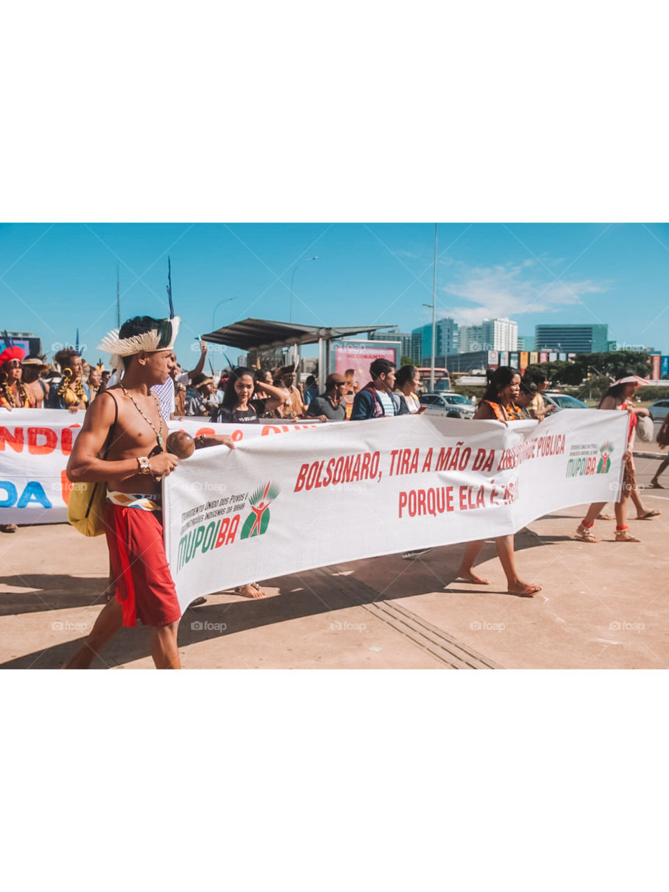 A people and an indigenous family of the Pataxó people fighting for their rights and for the preservation of nature and their villages