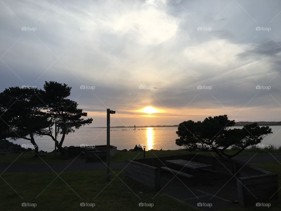 Light sunset by the coast bay🏖