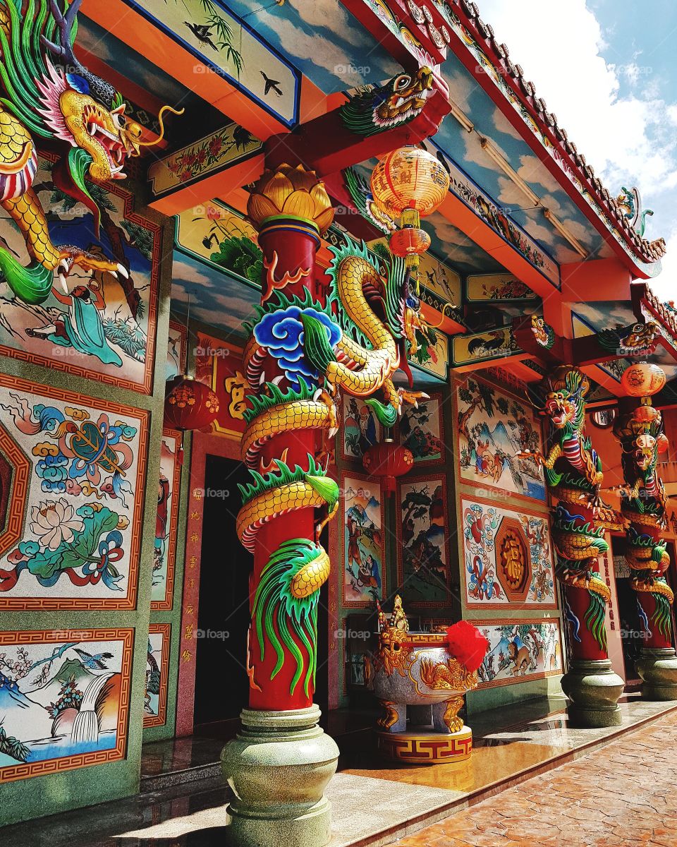 Chinese temple building