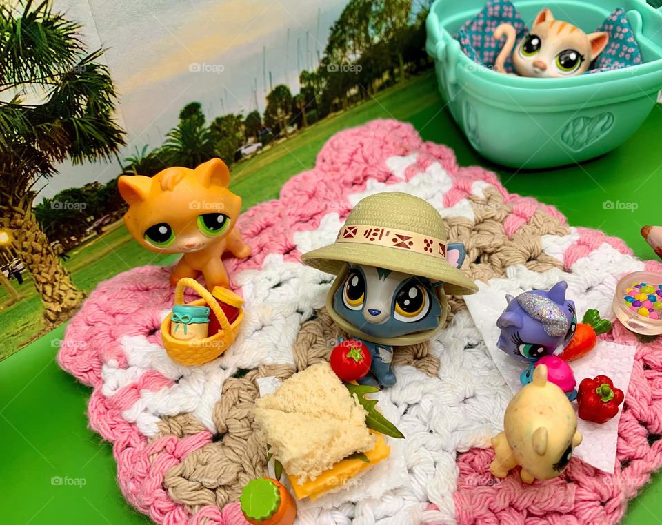 Characters LPS Toys For Kids Having A Picnic Scene With Our Exclusive Personal Photo Background From The Park In A Tropical Environment Looking At An Actual Real Mini Sandwich.