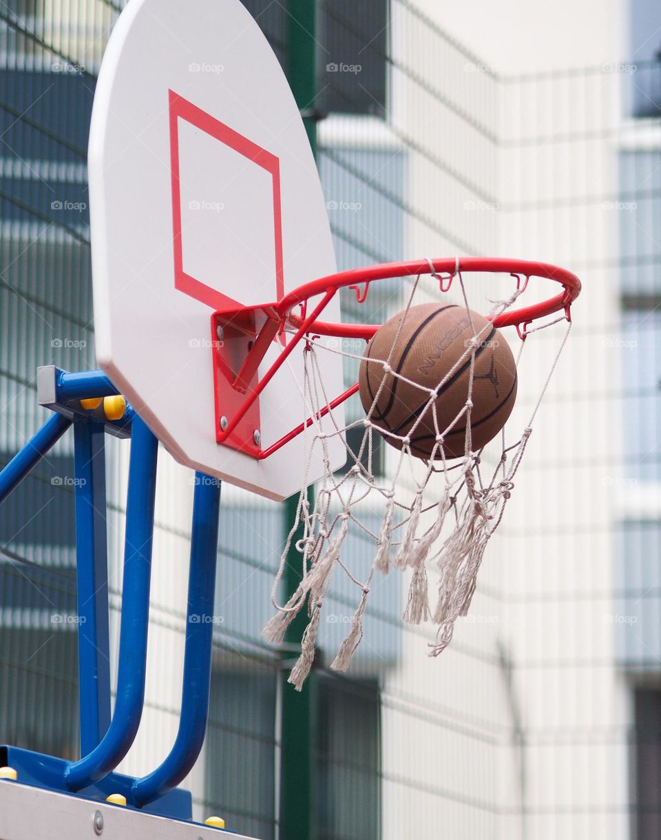 Basketball hoop