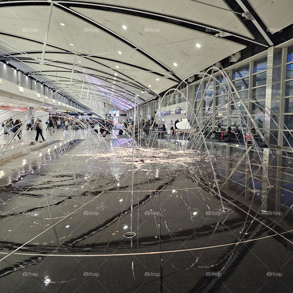 detroit airport laminar flow fountain