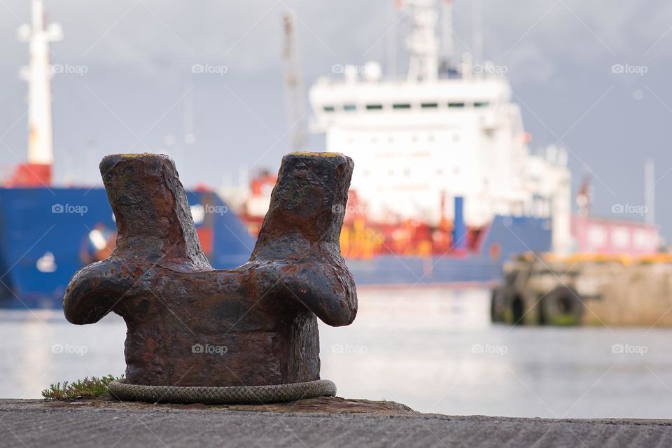 Meatl anchor at dock