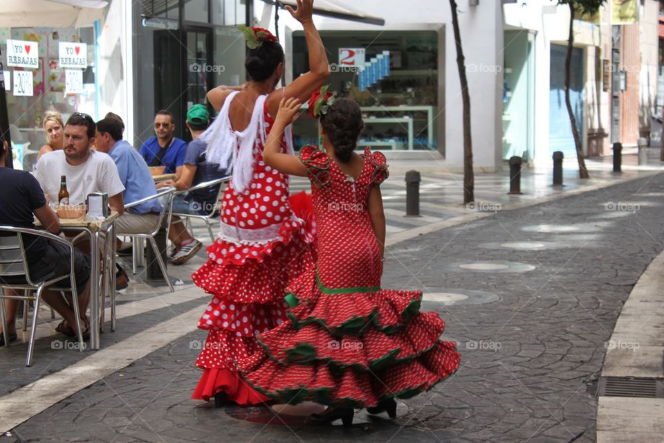 Spanish dancers in the street 