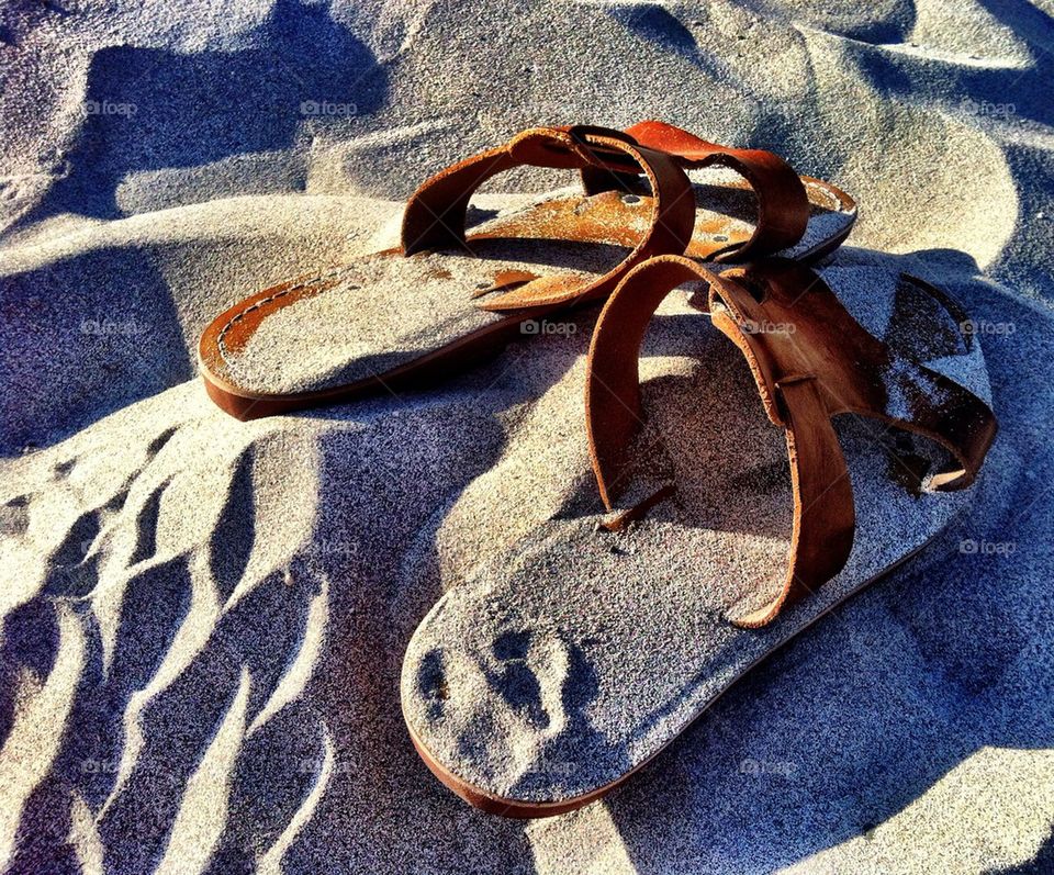 beach travel shoes sand by rebelf