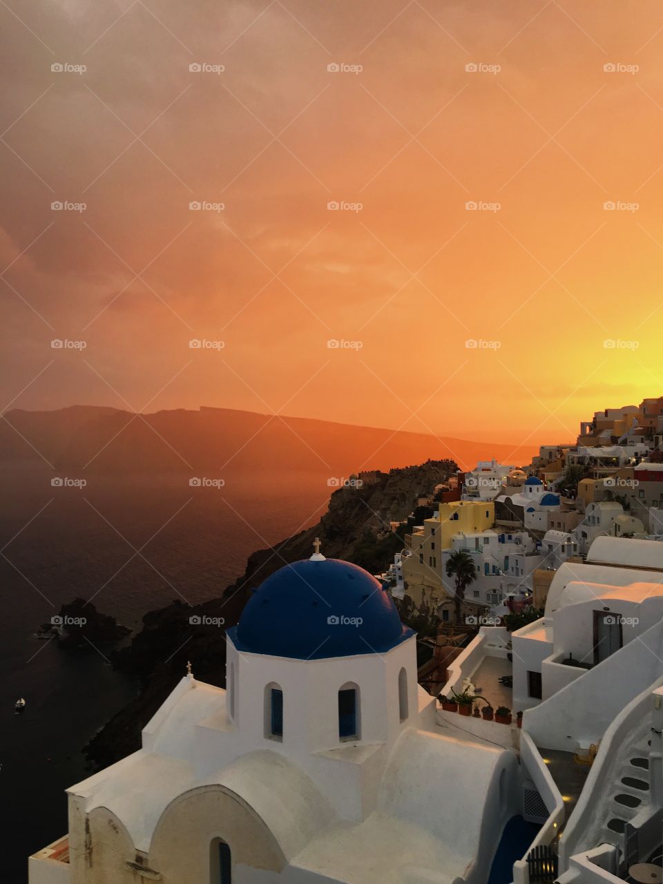 Sunset in Santorini, Greece!!!! The most beautiful sunset I’ve ever seen in my life! 